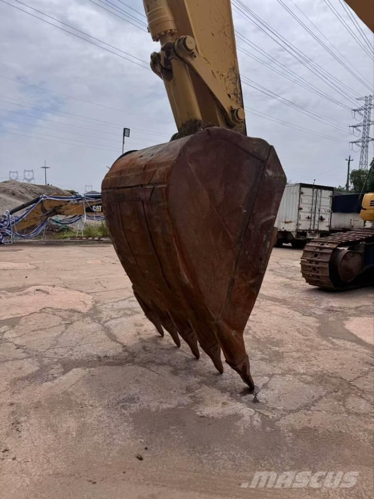 Komatsu PC 400-8 Amfibijski bagri