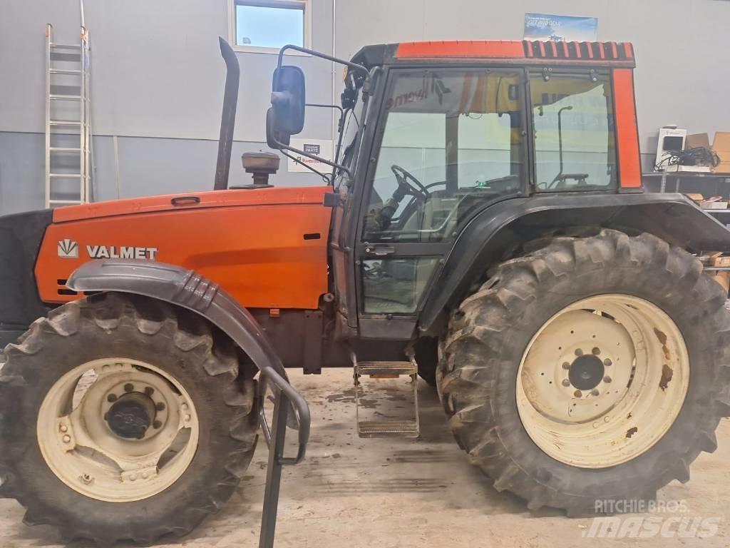 Valtra Valmet 8100E Traktorji