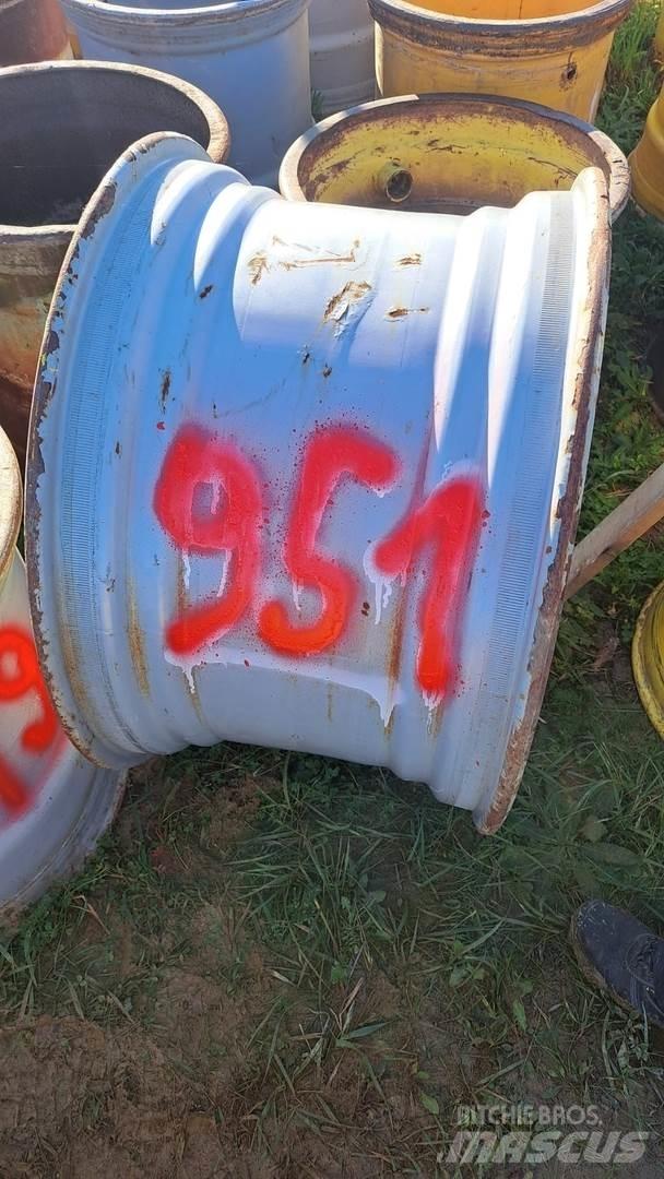 Komatsu 951 24x34 Gume, kolesa in platišča