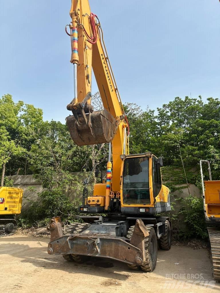 Hyundai R210W-9 Bagri na kolesih