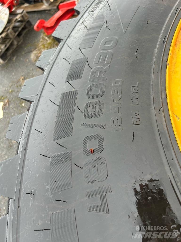 JCB 4220 FASTRAC Traktorji