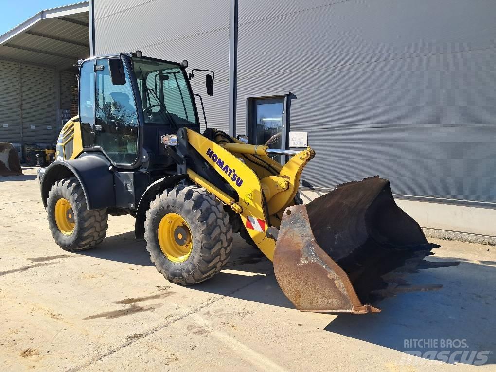 Komatsu WA100M-8 Kolesni nakladalci