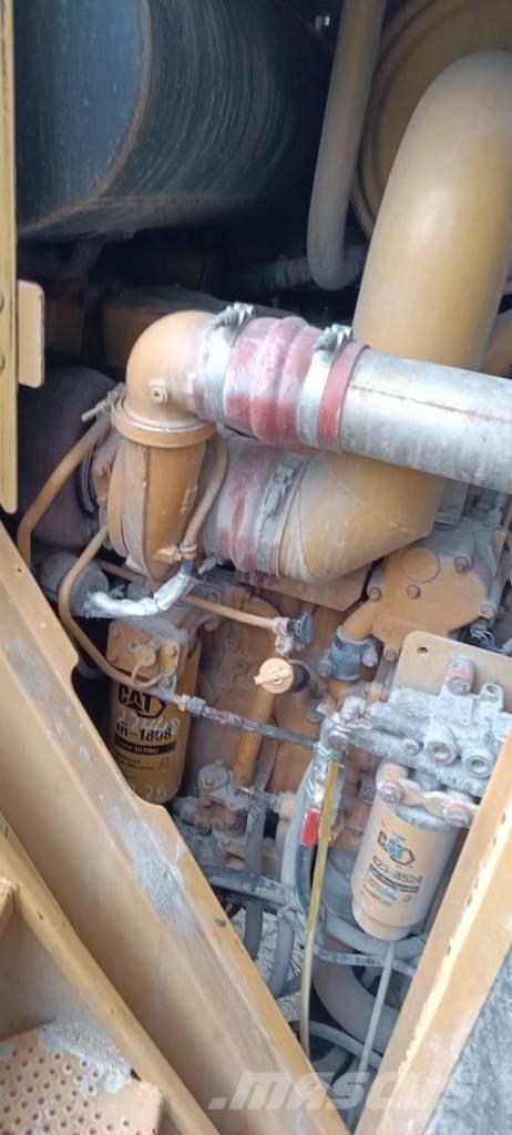 CAT 988H Kolesni nakladalci