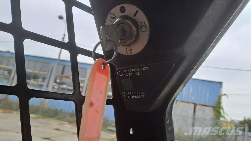 Bobcat s 70 Skid steer mini nakladalci