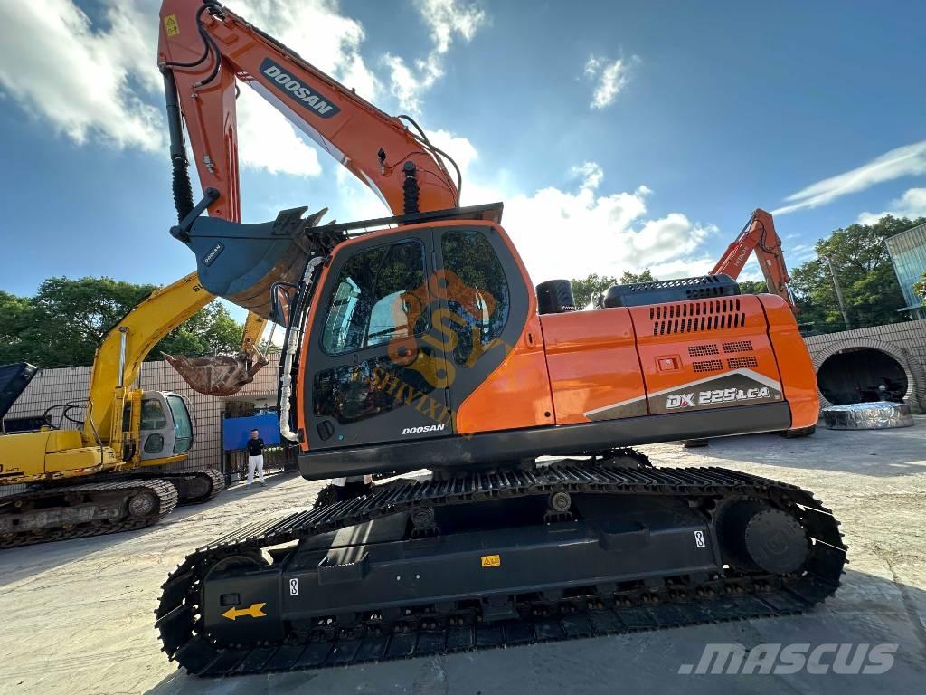 Doosan DX 225 LCA Bagri goseničarji