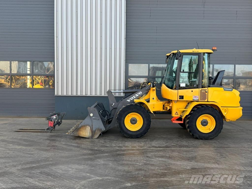 Volvo L30G Kolesni nakladalci