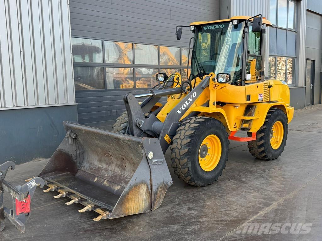 Volvo L30G Kolesni nakladalci