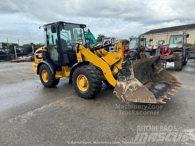 CAT 906 Kolesni nakladalci