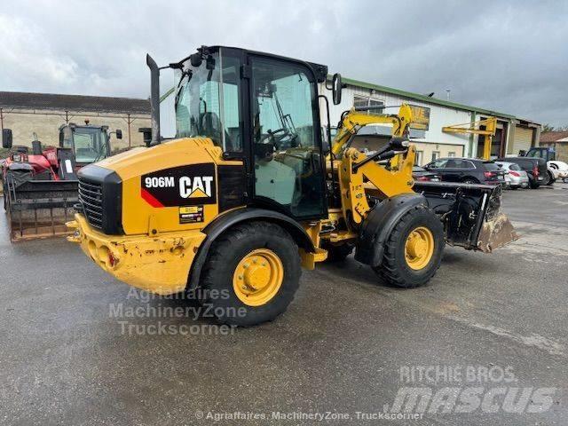 CAT 906 Kolesni nakladalci