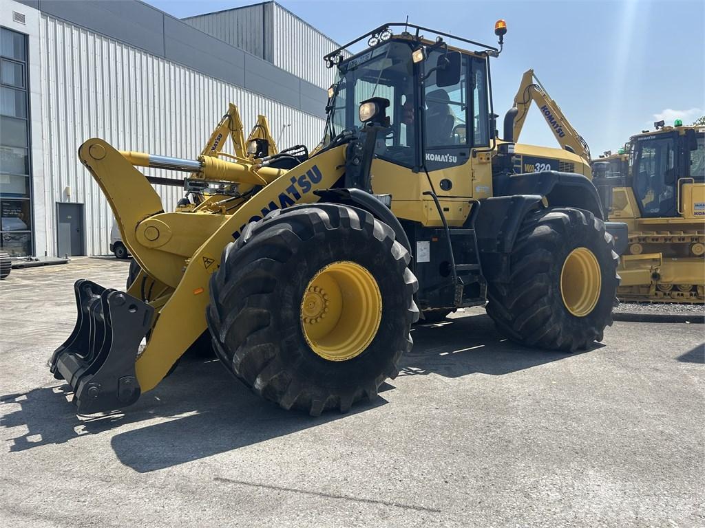 Komatsu WA320-7 Kolesni nakladalci