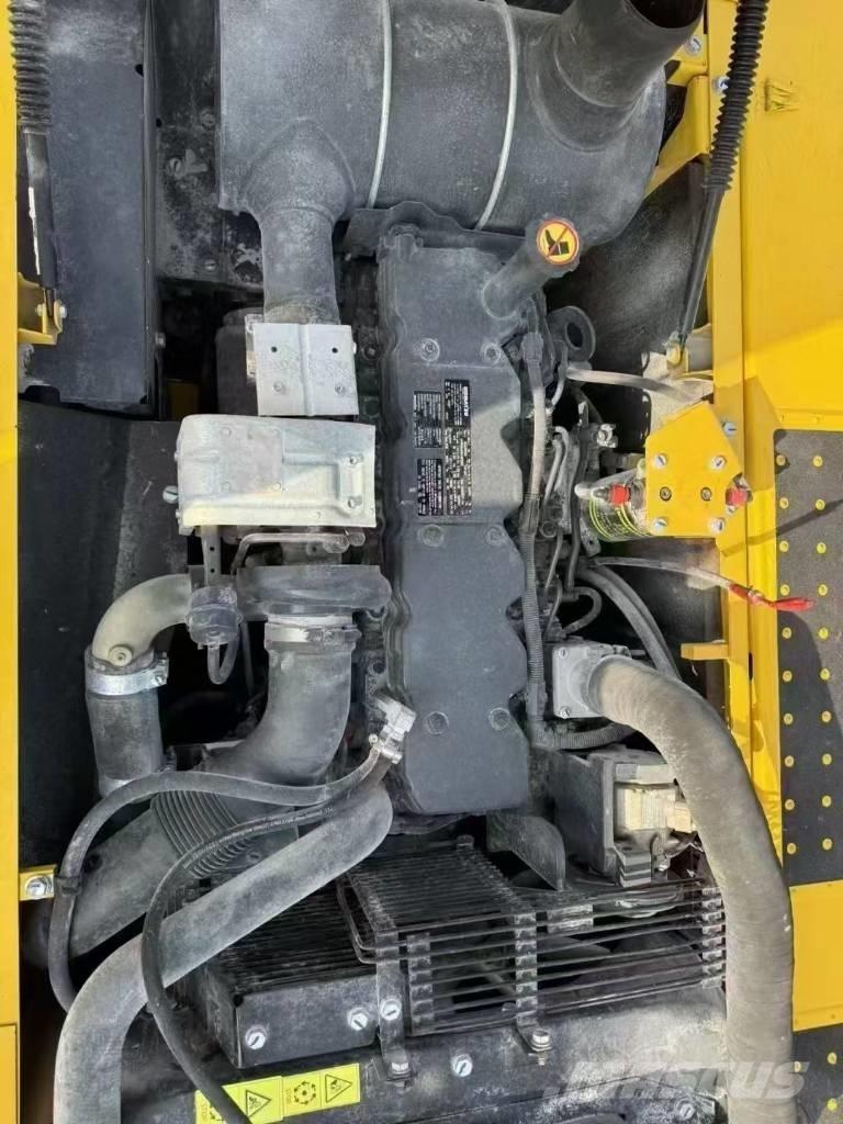 Komatsu PC 220 Bagri goseničarji