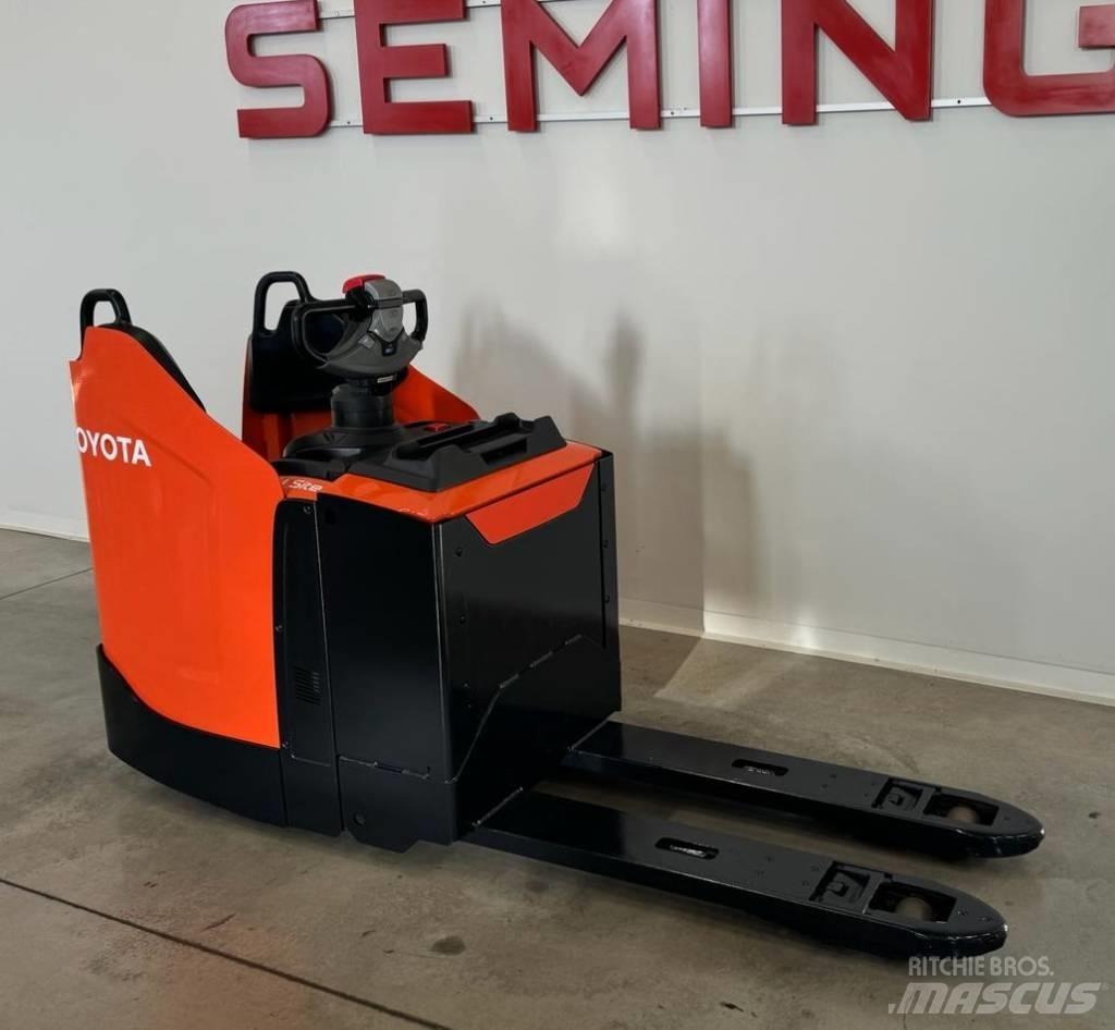 Toyota 10545  LPE200 Električni nizko dvižni viličar