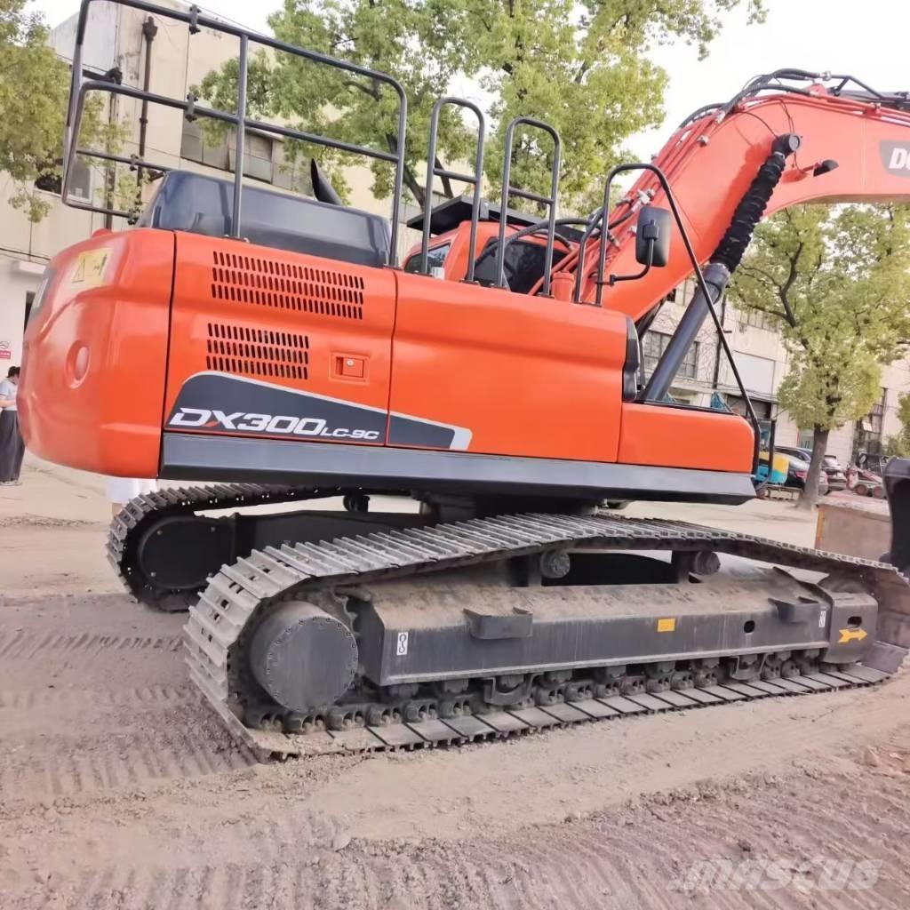 Doosan DX 300 LC Bagri goseničarji