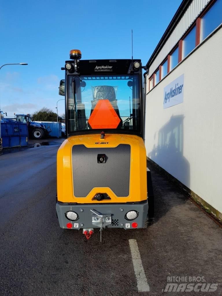 GiANT G2700 X-tra   EL Skid steer mini nakladalci