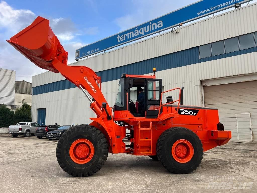 Daewoo Mega 300 III Kolesni nakladalci