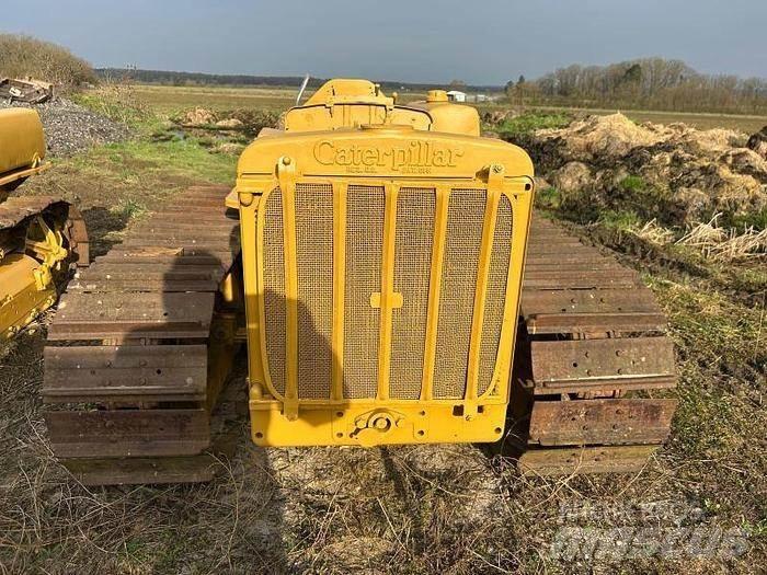 CAT D4 - Buldožerji goseničarji