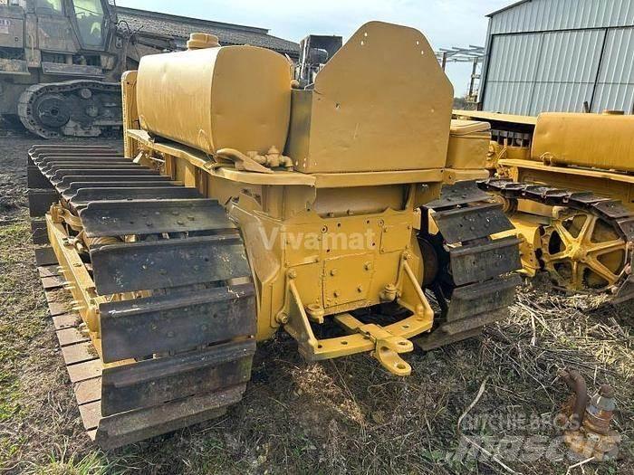 CAT D4 - Buldožerji goseničarji
