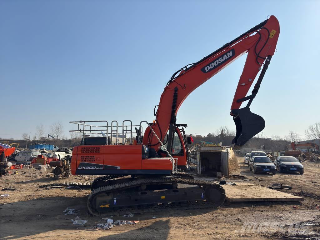 Doosan DX300 Bagri goseničarji