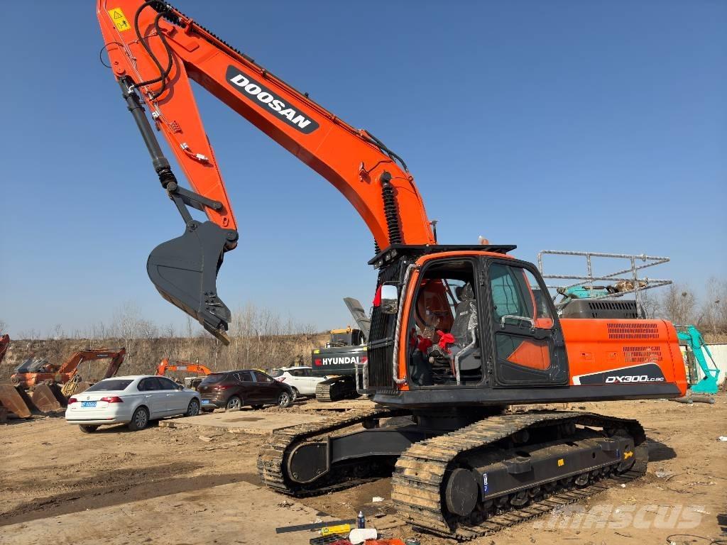 Doosan DX300 Bagri goseničarji