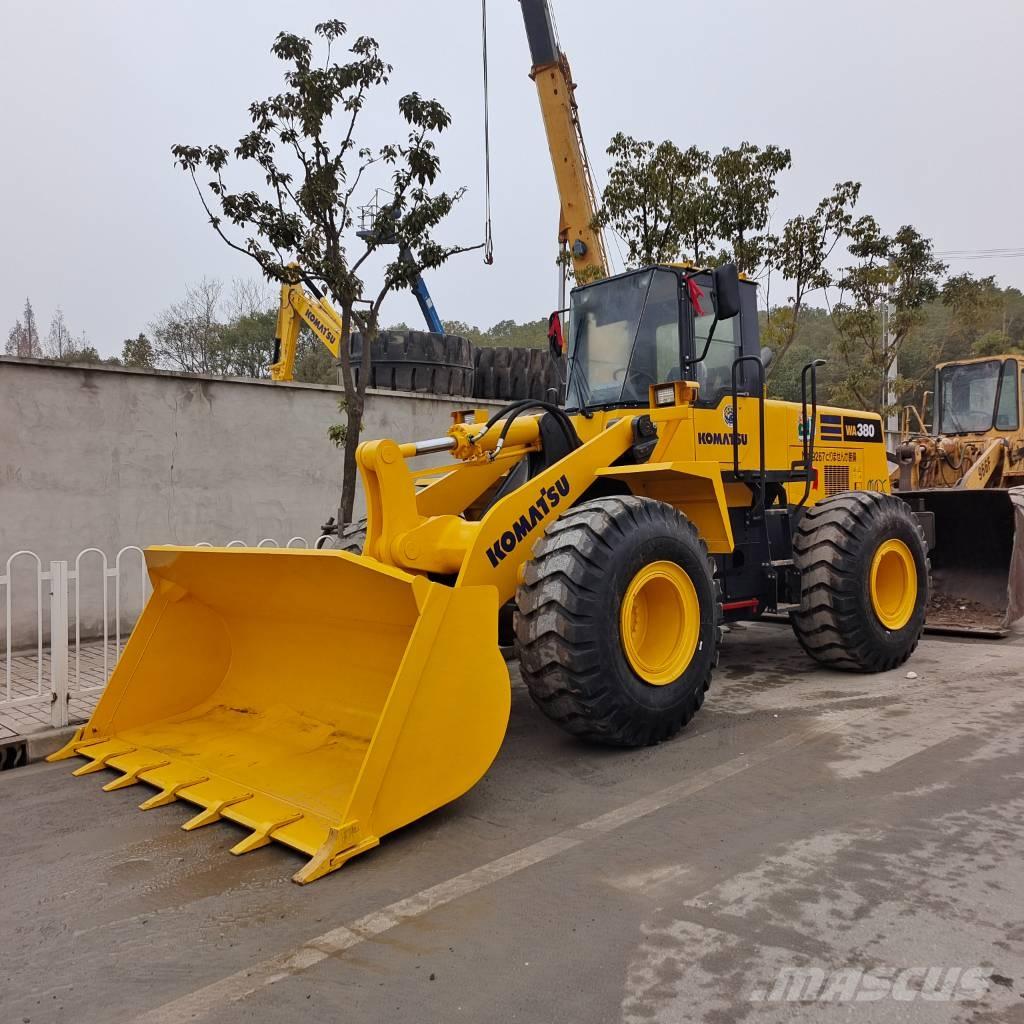 Komatsu WA 380 Kolesni nakladalci