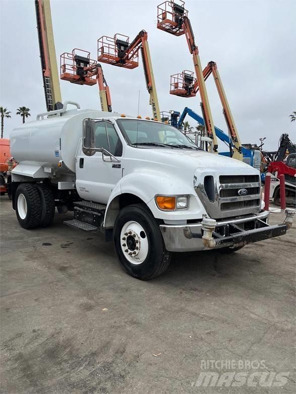 Ford F750 Tovornjaki cisterne