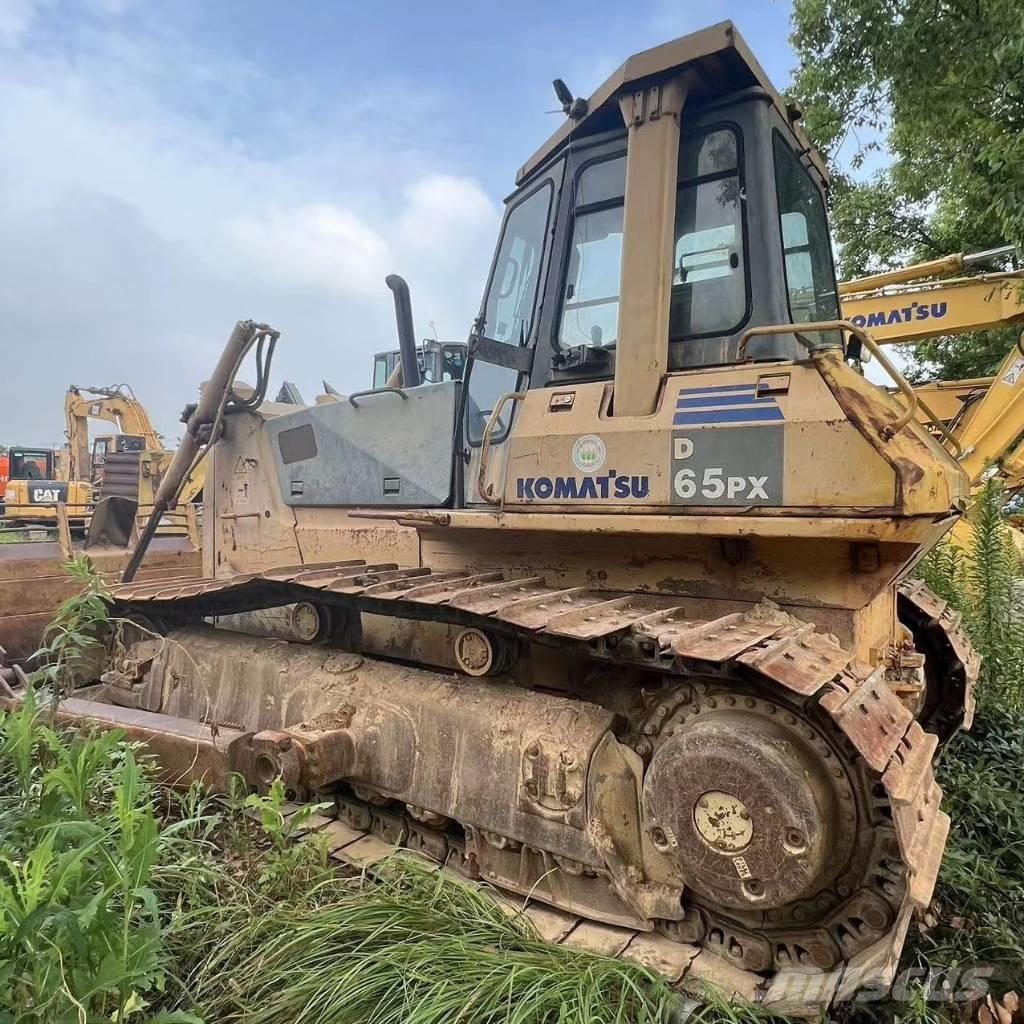 Komatsu D 65 P-12 Buldožerji goseničarji