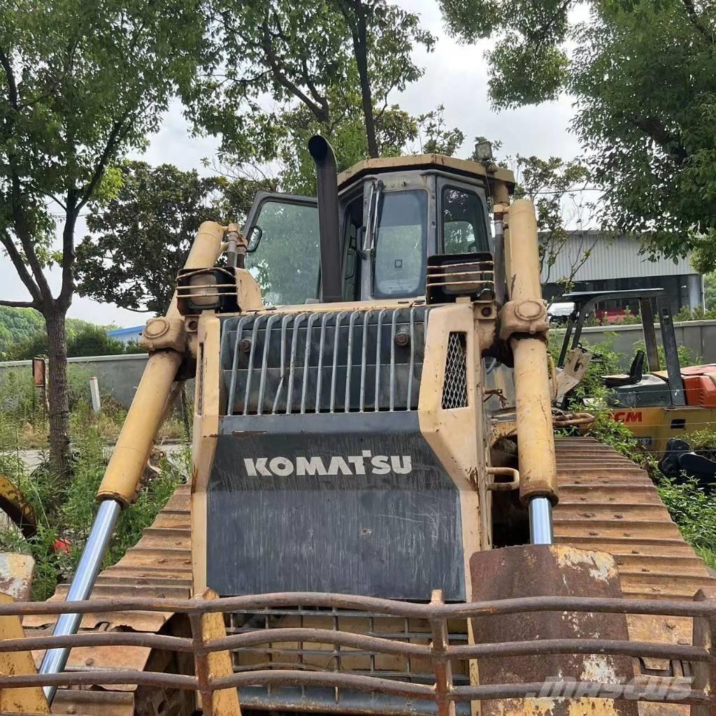 Komatsu D 65 P-12 Buldožerji goseničarji