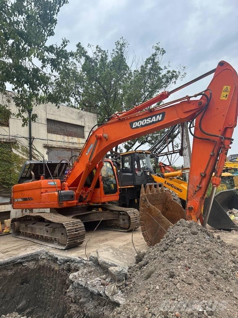 Doosan DX300 Bagri goseničarji