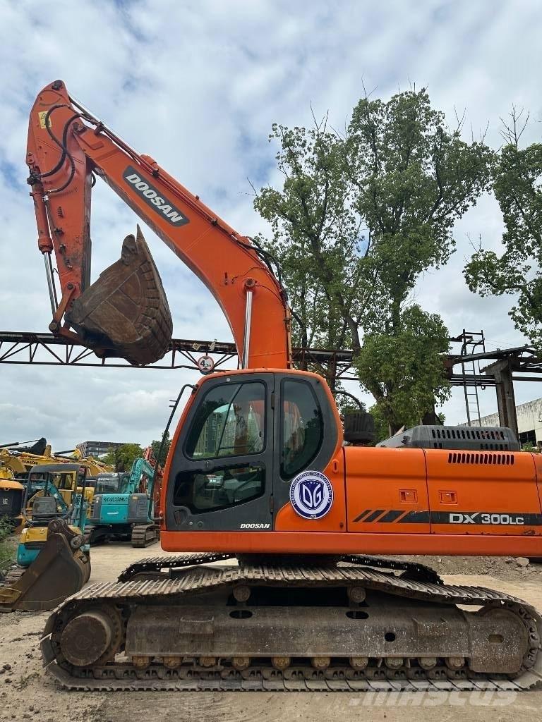 Doosan DX300 Bagri goseničarji