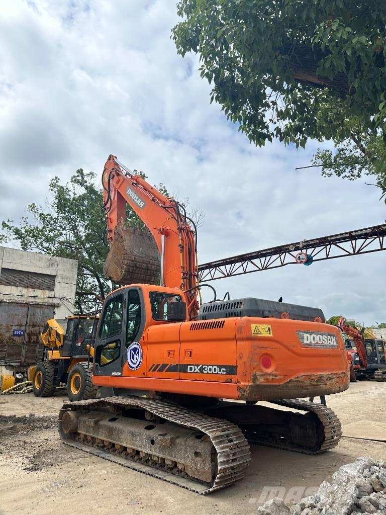 Doosan DX300 Bagri goseničarji