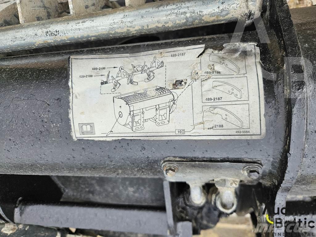 CAT 242 D 3 Skid steer mini nakladalci