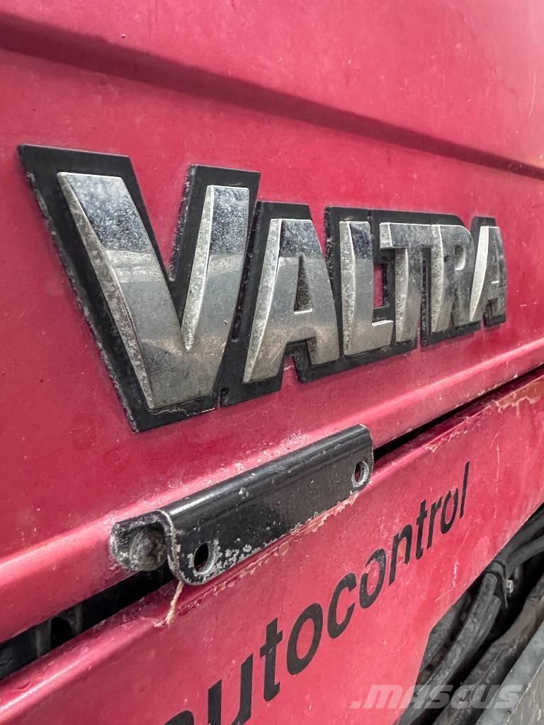 Valtra 900 Traktorji