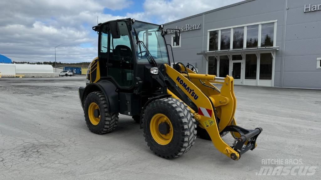 Komatsu WA 80 M Kolesni nakladalci