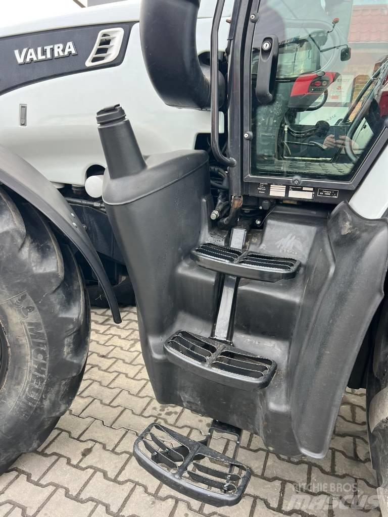 Valtra T 202 Versu Traktorji