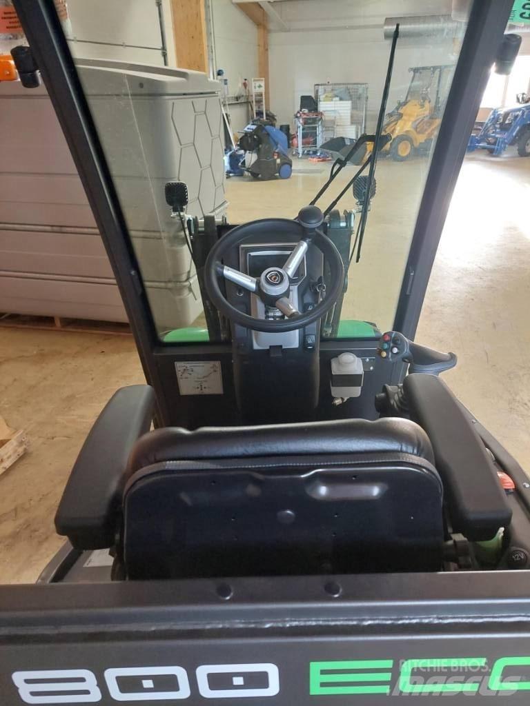 Castloaders 800 ECO Večnamenski nakladalci