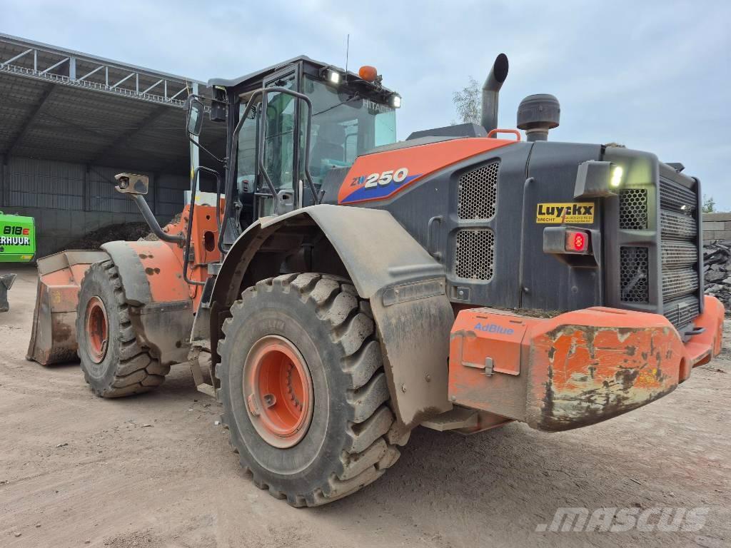 Hitachi ZW 250-6 Kolesni nakladalci