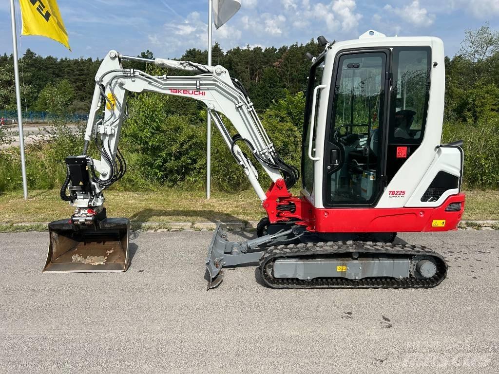 Takeuchi TB 225A V5 Mini bagri <7t