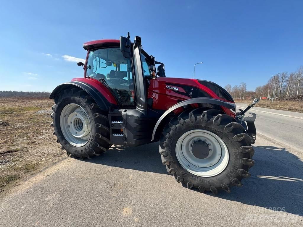 Valtra T255V Traktorji