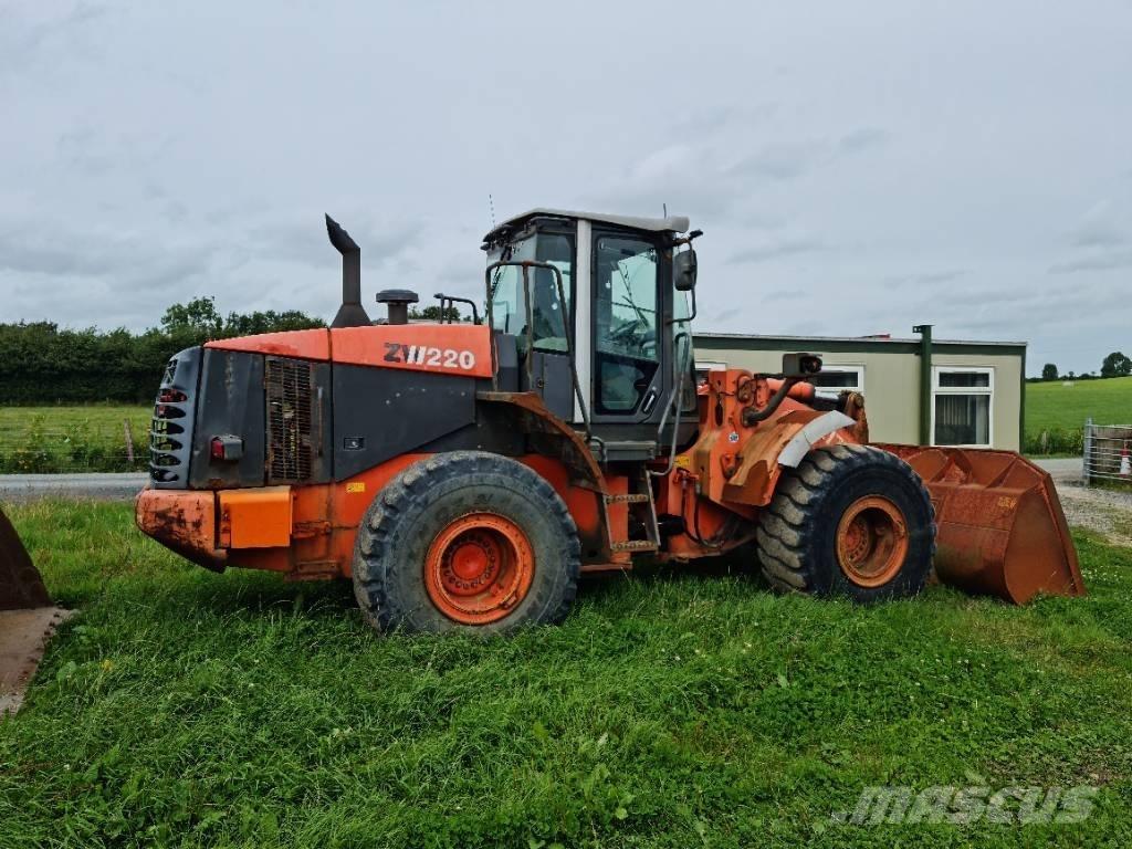 Hitachi ZW 220 Kolesni nakladalci