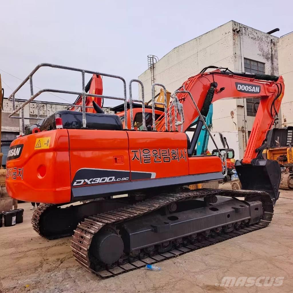 Doosan DX 300 Bagri goseničarji