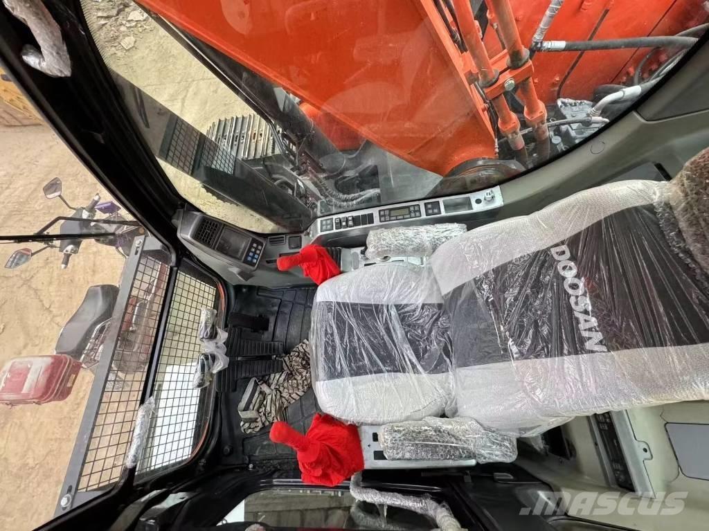 Doosan DX 300 Bagri goseničarji