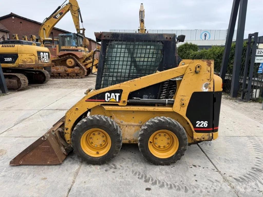 CAT 226B Skid steer mini nakladalci