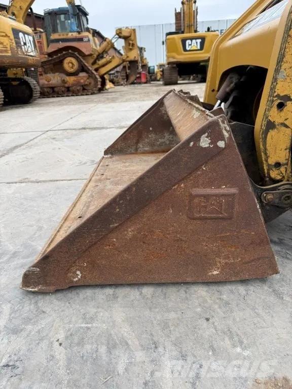 CAT 226B Skid steer mini nakladalci