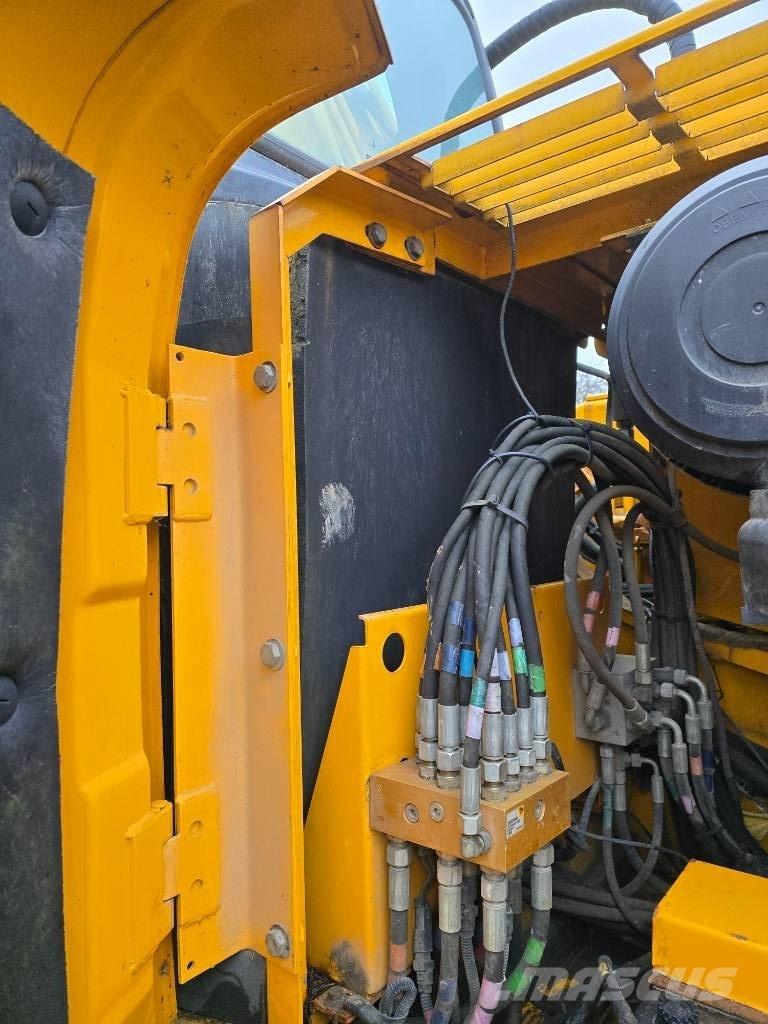 JCB JS 210 LC Bagri goseničarji