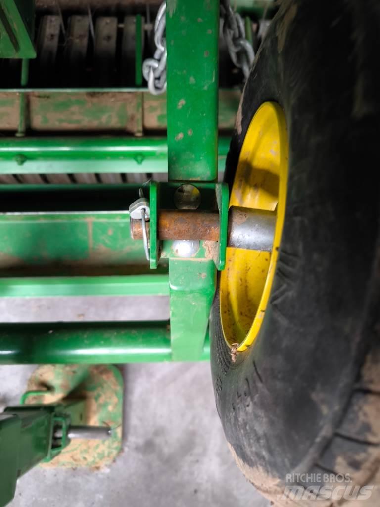 John Deere V461M Balirke (okrogle bale)