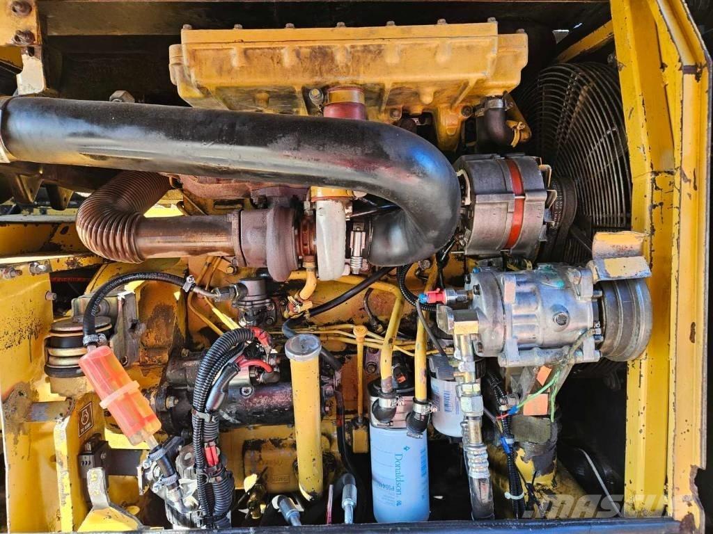 CAT M 312 Bagri na kolesih