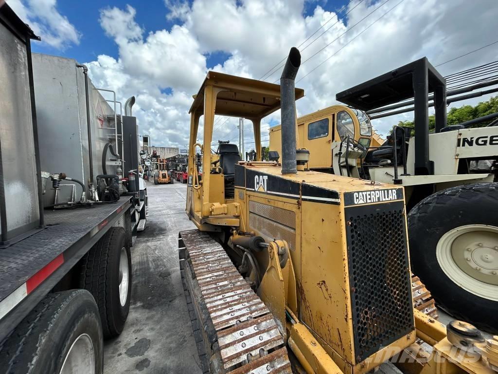 CAT D 3 C III Buldožerji goseničarji