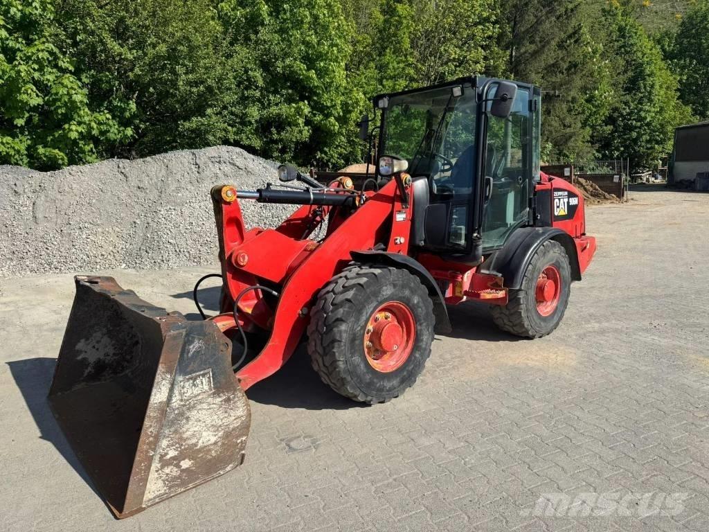 CAT 906M Kolesni nakladalci