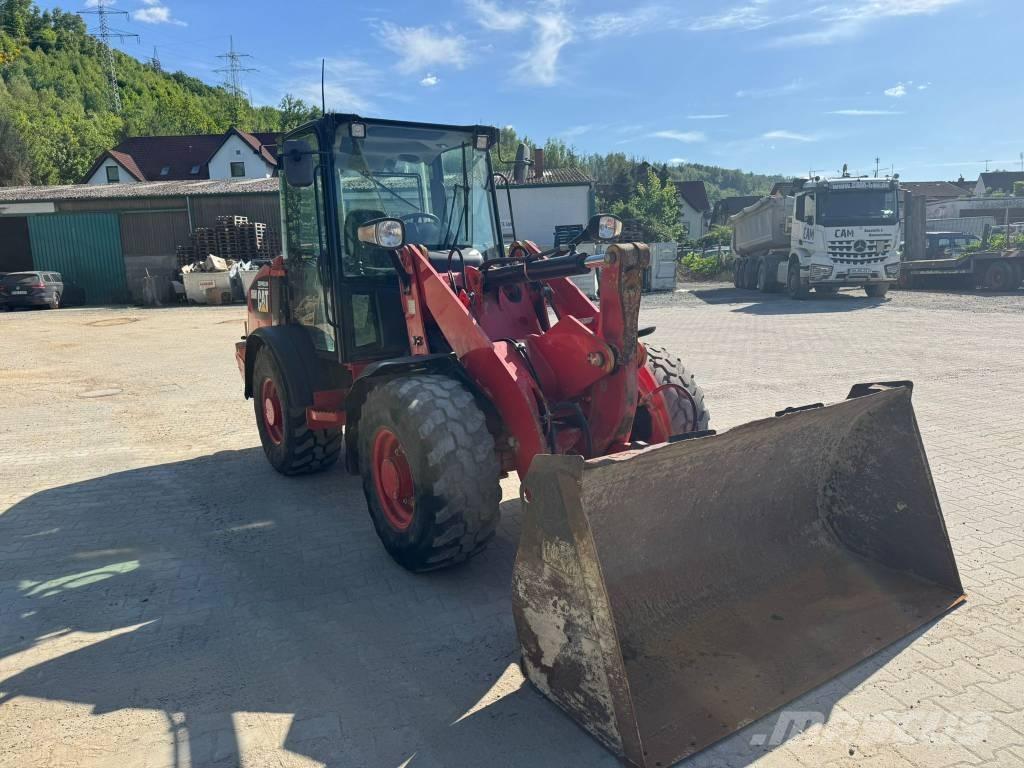 CAT 906M Kolesni nakladalci