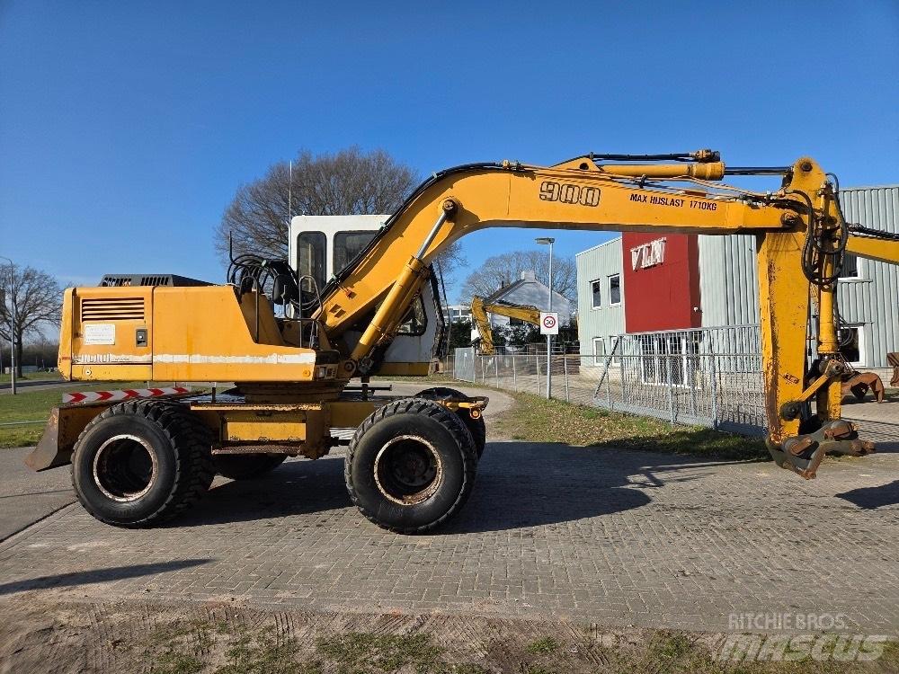 Liebherr A900 Bagri na kolesih